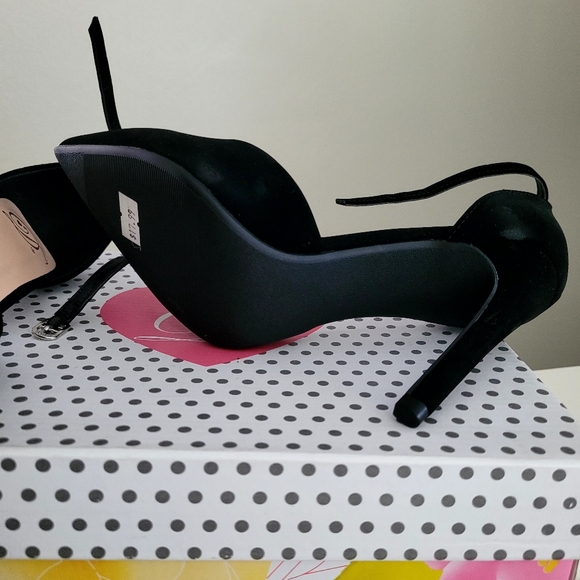 New w/box | Heels - Picture 5 of 11